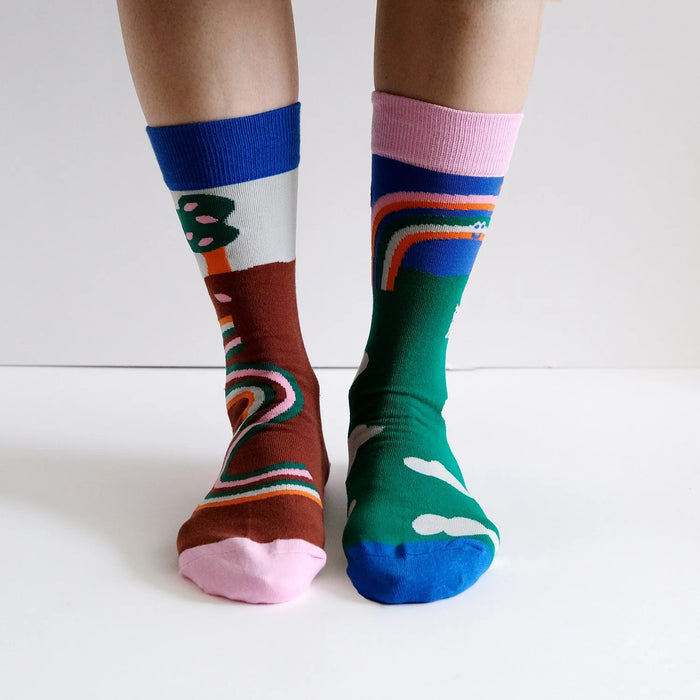 Sleeping Rainbow Socks 睡了的彩虹襪子